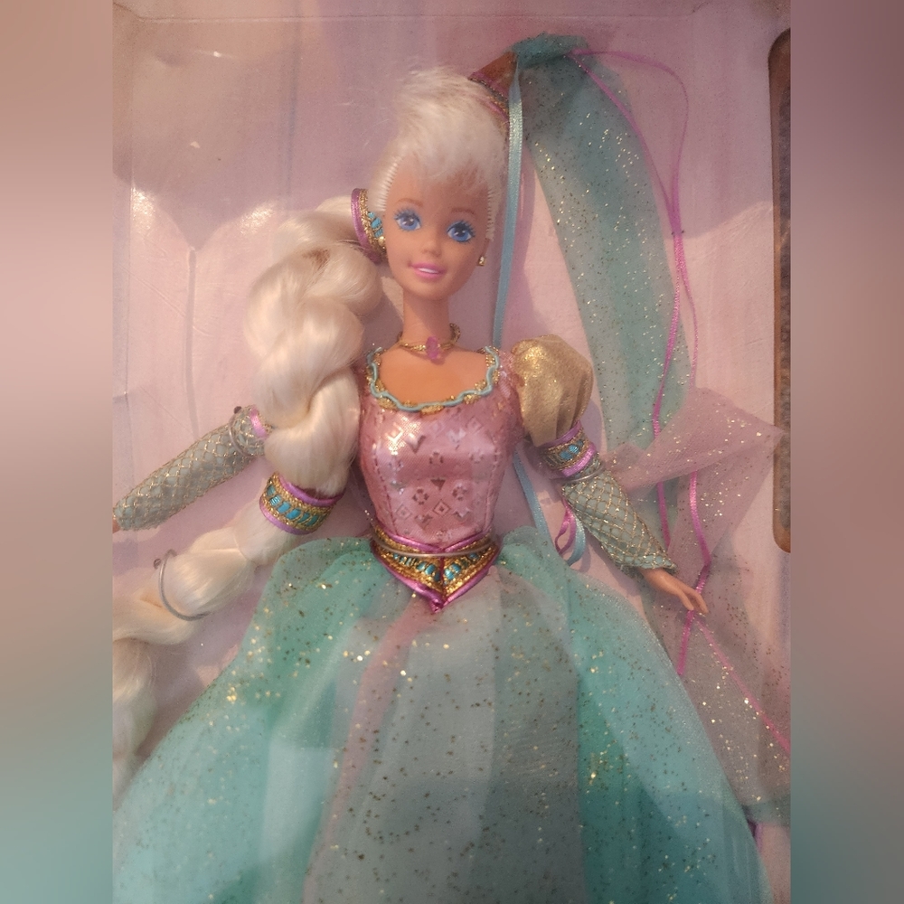 RAPUNZEL Barbie - Picture 7 of 12